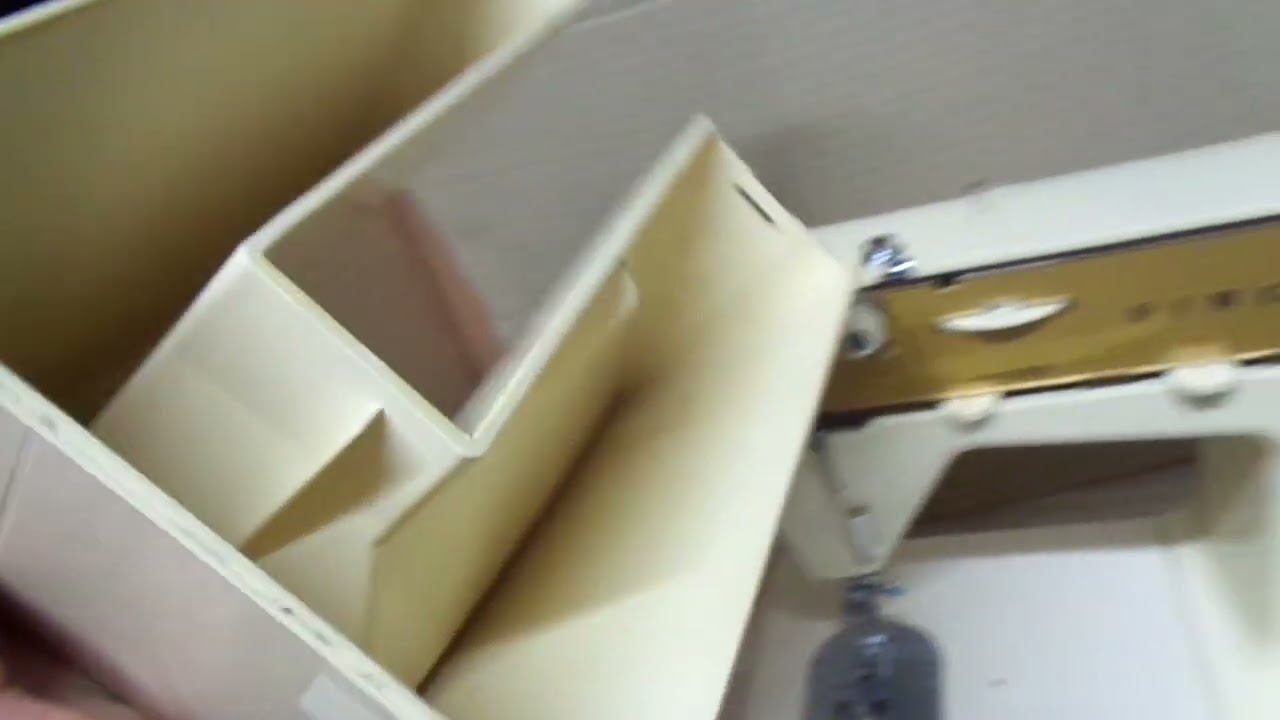 SINGER MonAmi DELUXE 385 シンガーミシン - YouTube