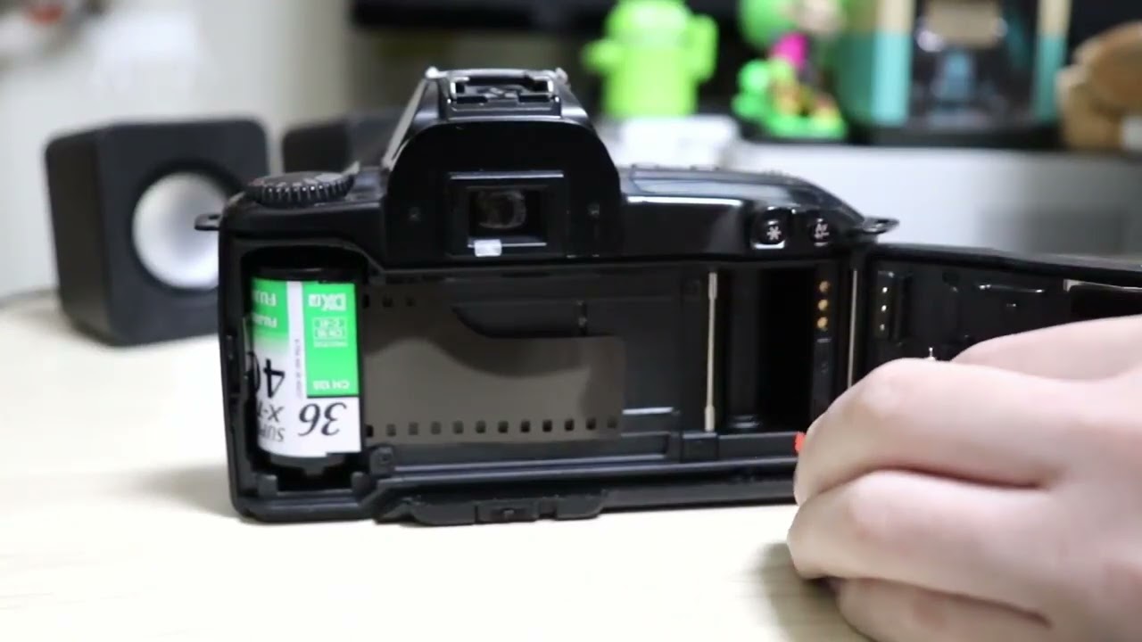 ハードオフでフィルムカメラ「Canon EOS Kiss」が500円だったので買っ