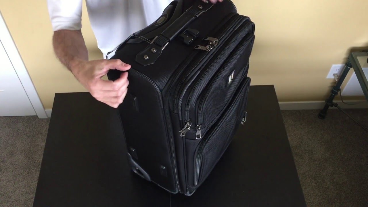 Travelpro FlightCrew5 22