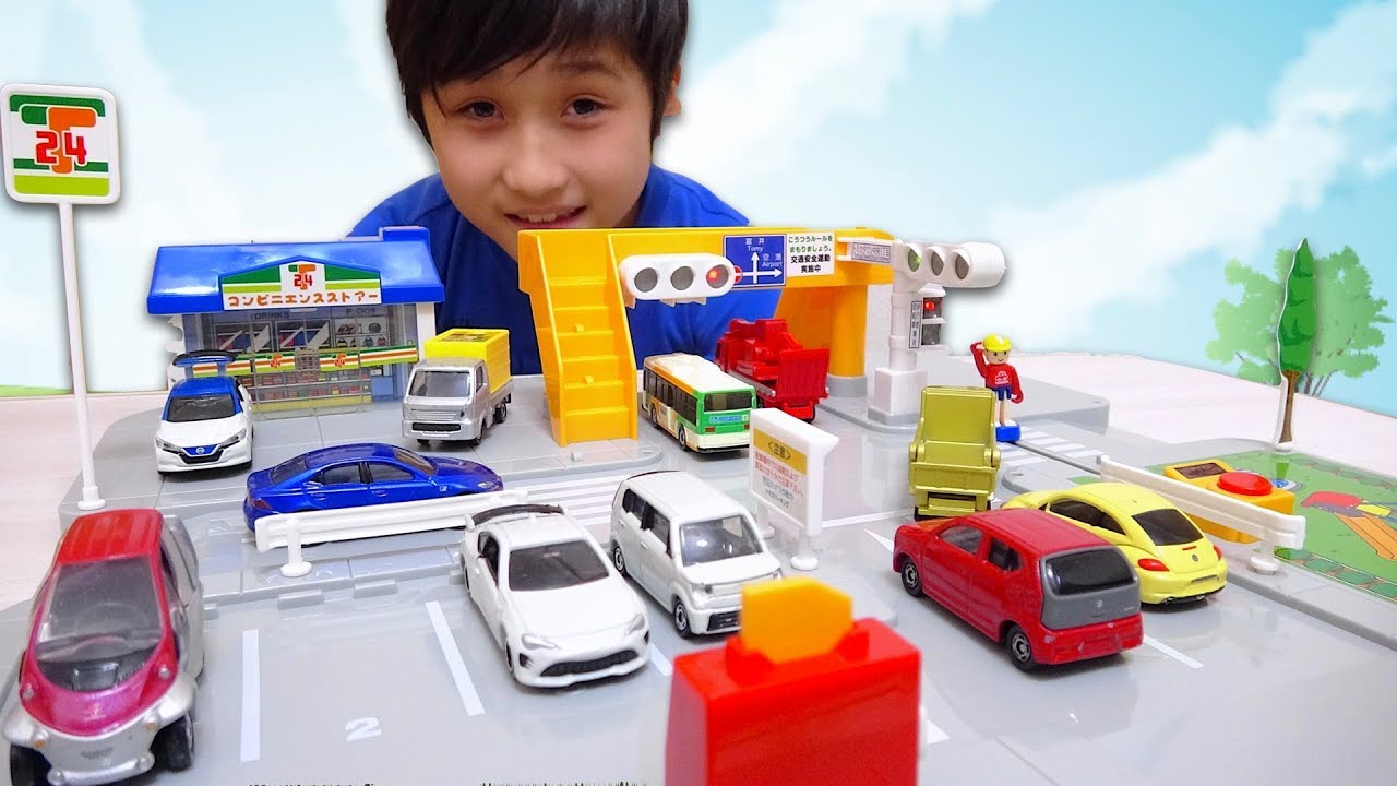 トミカ ソーラータウン おおきな交差点【かとちゃん】 - YouTube