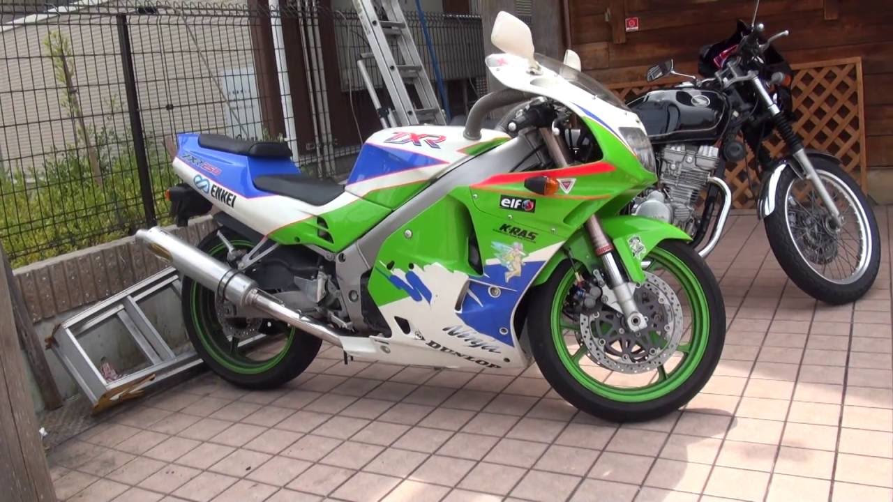 武羅帝碑異留 横浜 RACING GROUP Kawasaki・ZXR250 TSUKIGI Racing