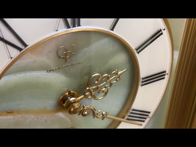 QUEEN ELIZABETH 2 QE2-R67 メロディ時計 - YouTube