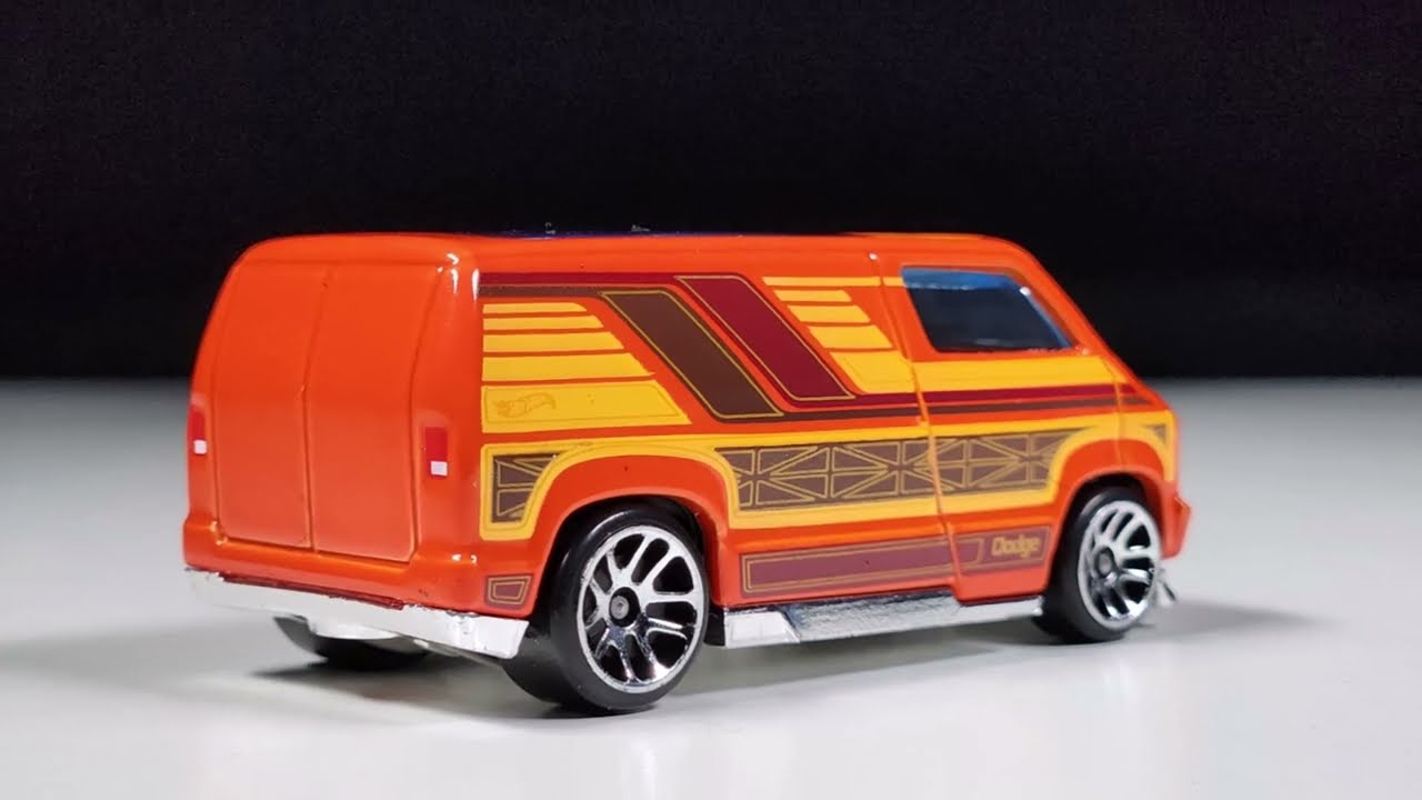 Hot Wheels Semi Premium Review: Custom '77 Dodge Van | 2025 HW