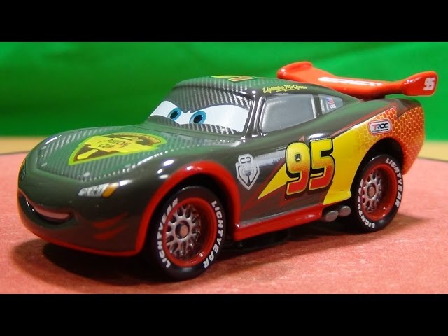 トミカ カーズ ライトニング・マックィーン (カーボンレーサータイプ