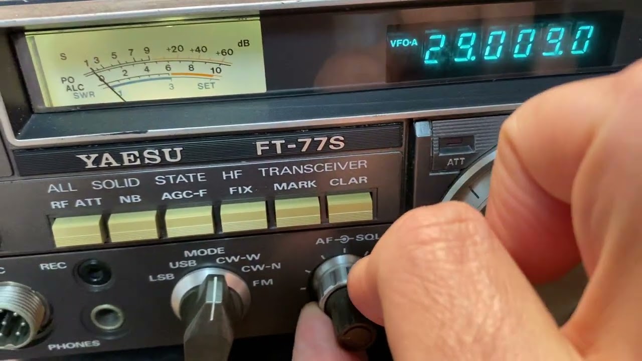 Yaesu FT-77S - YouTube