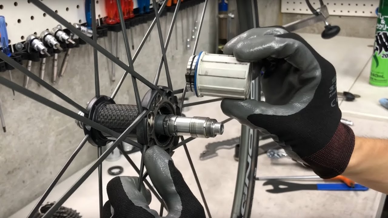 Road bike free body replacement Campagnolo Fulcrum - YouTube