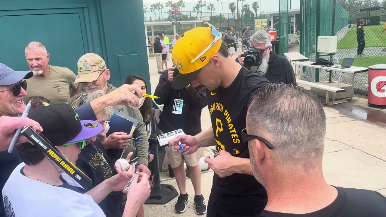 Konnor Griffin signs autographs at Pirate City - YouTube