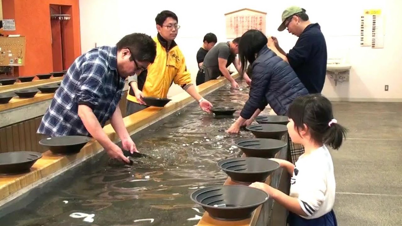 山梨・湯之奥金山で砂金採り体験！ - YouTube