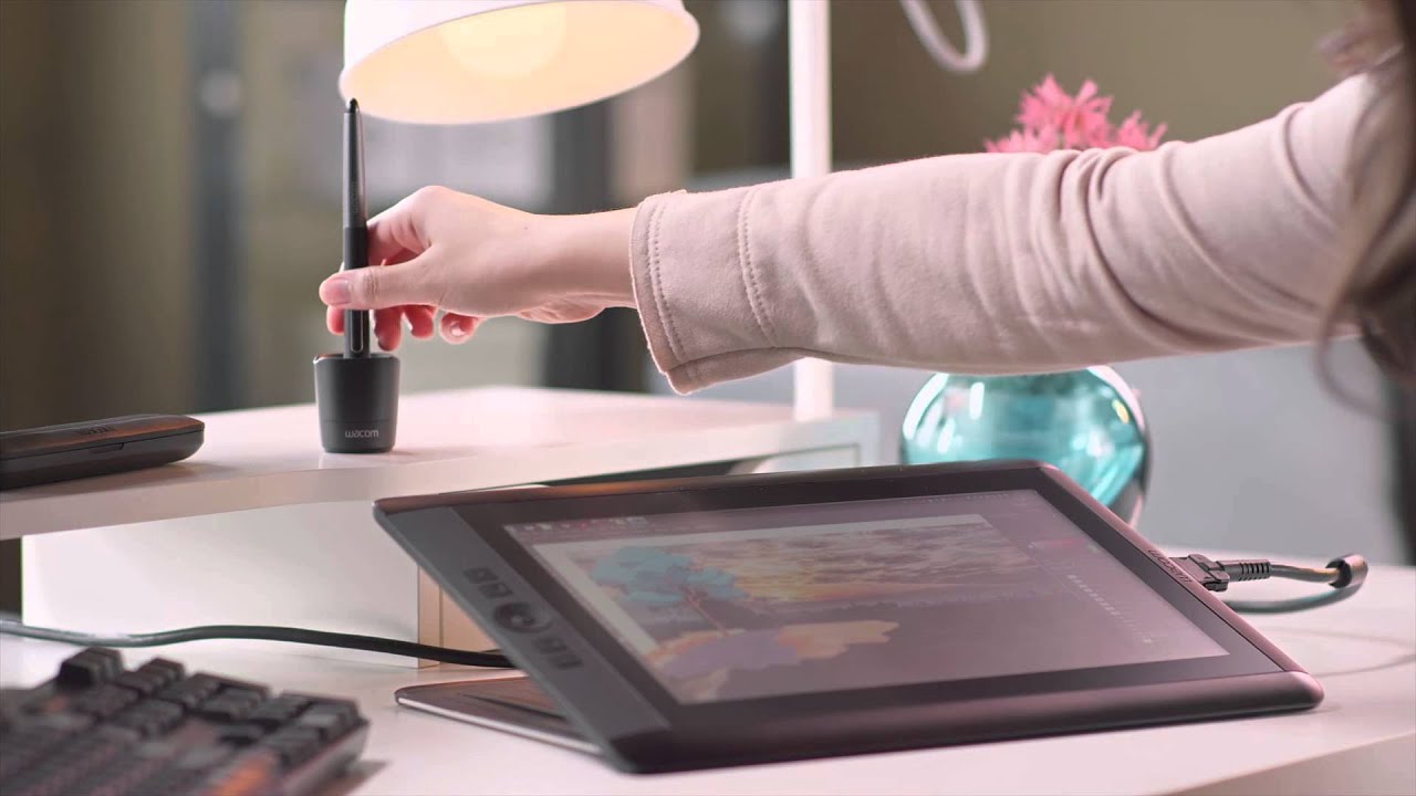 ワコム 液晶ペンタブレット Cintiq 13HD touch - YouTube