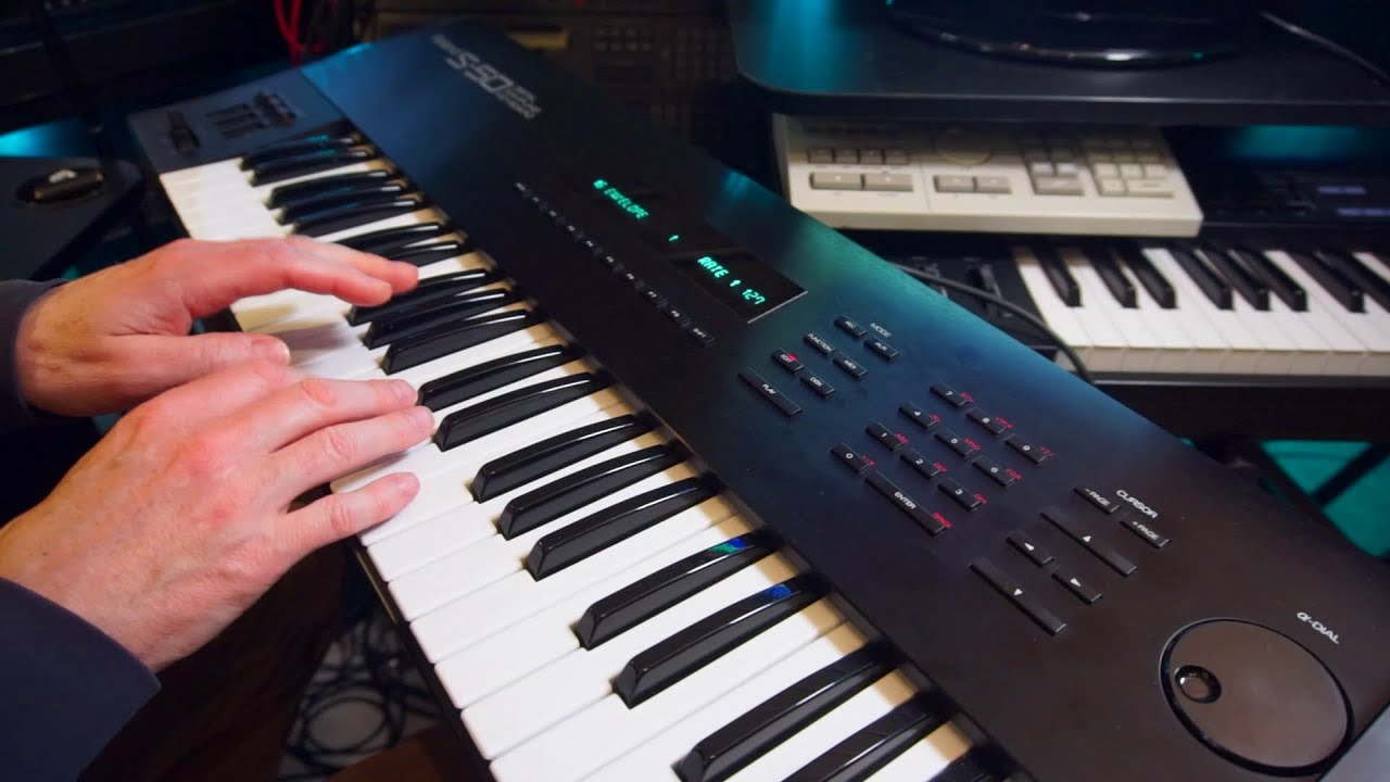 Roland S-50 Sampler from 1986 | The mini Fairlight system - YouTube