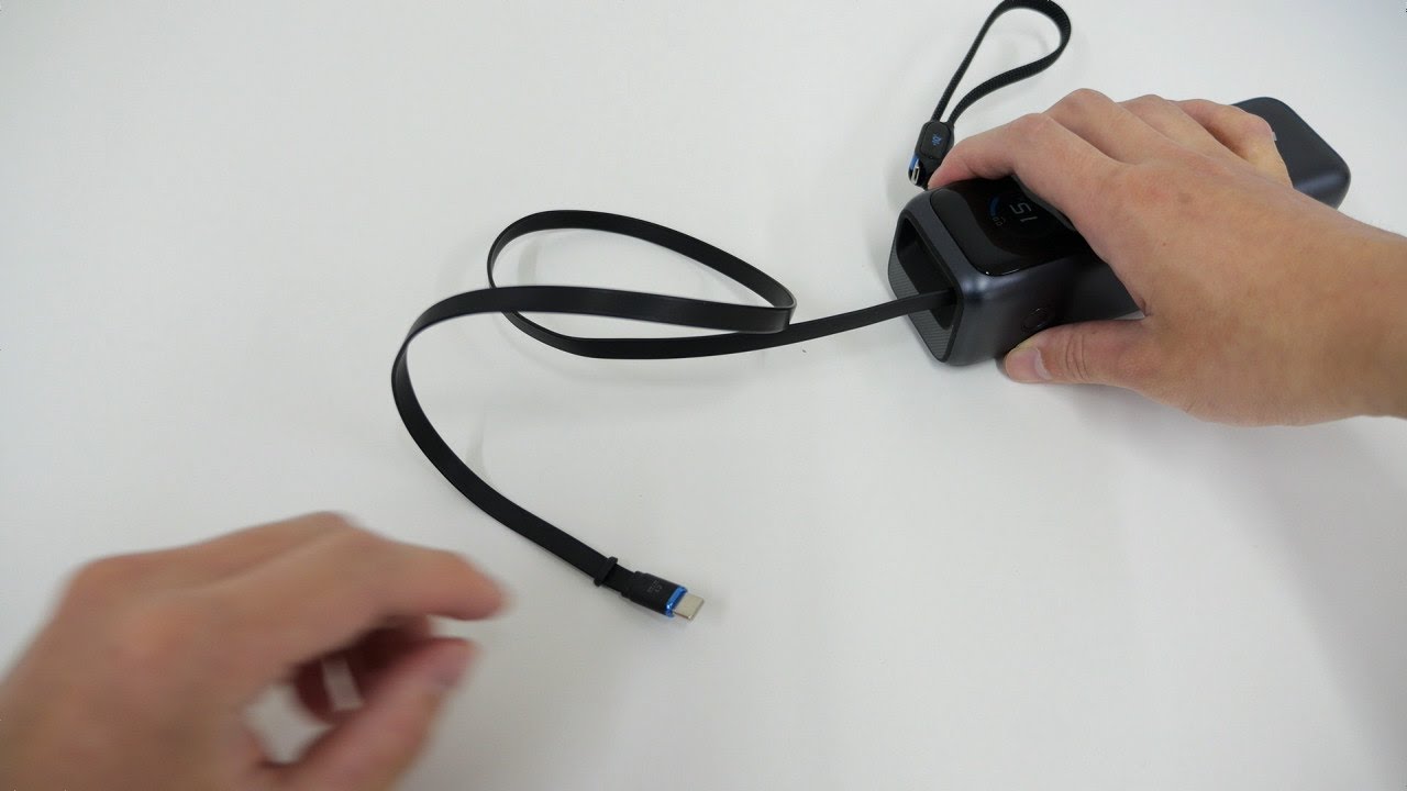 巻き取り式USBケーブルを搭載したモバイルバッテリー「Anker Power