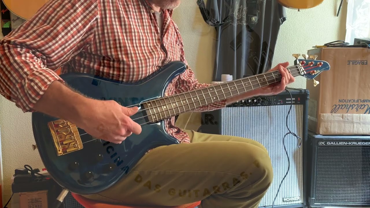 Rockoon RB-61pj electric bass. Kawai Made in Japan with Scaller