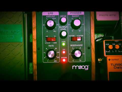 Moog MF-103 12-Stage Phaser - Sound check ‪@efmaniac111‬ - YouTube