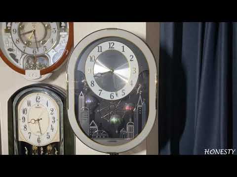 スモールワールド クオラム からくり時計 - YouTube