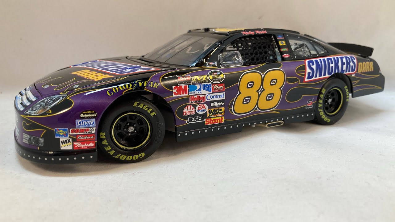 Review: 2007 Ricky Rudd #88 Snickers Dark Ford Fusion 1/24 NASCAR