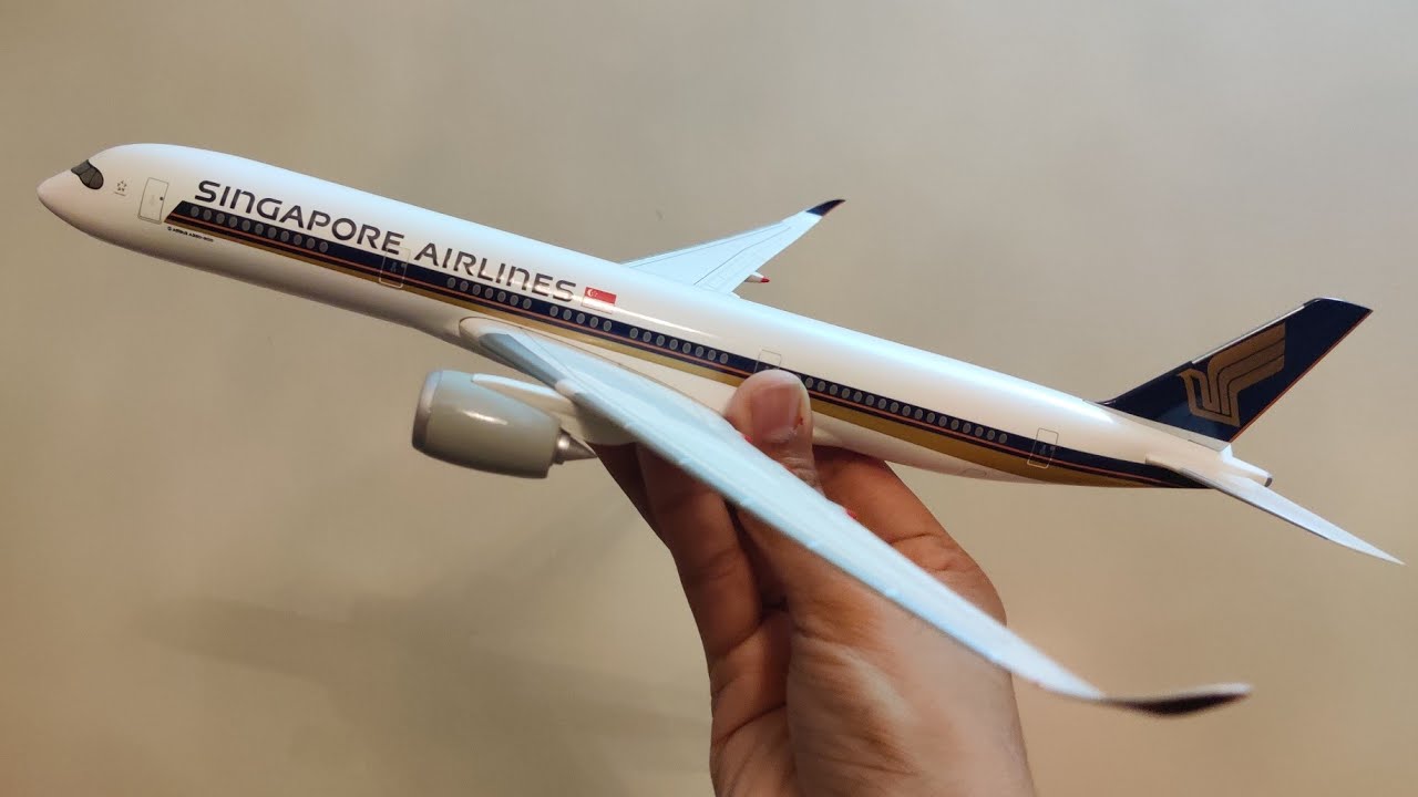 Singapore Airlines 1:200 Airbus A350-900 Desktop model. - YouTube