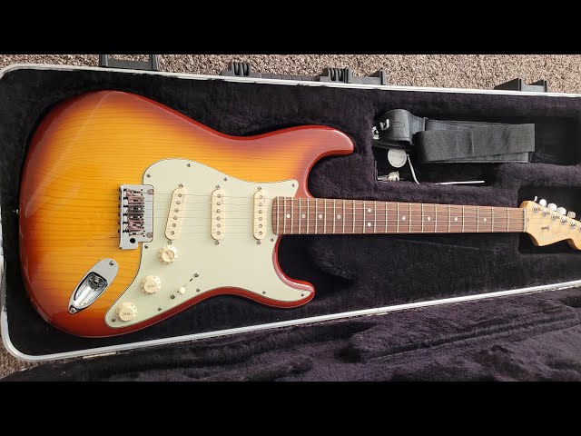 2012 American Deluxe Stratocaster - YouTube