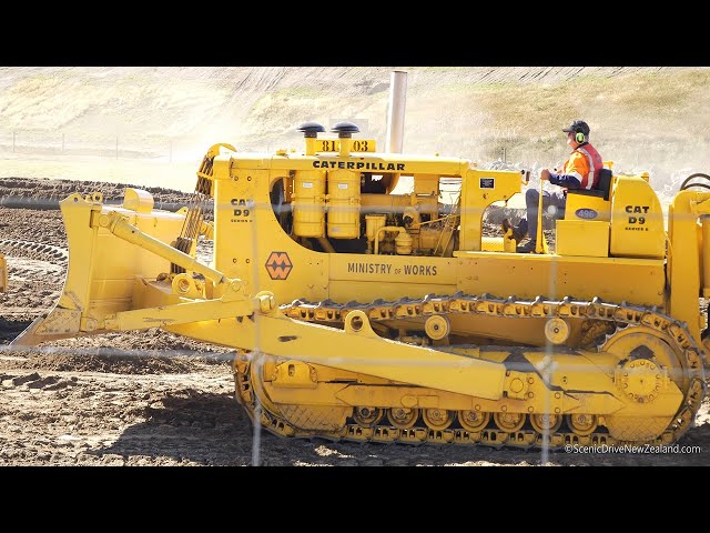 Vintage Caterpillar CAT D9 Series E Cable Bulldozer Working at