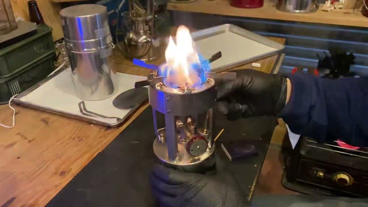 A.47 Coleman 530 G.I pocket stove vintage stove Ignition video