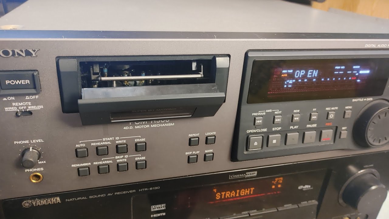 SONY PCM-R500 - Professional Mountrack Digital Audio Tape Recorder