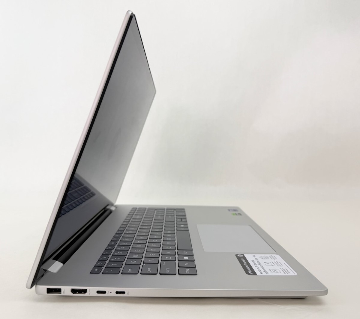 HP OmniBook 7 17-dc0073cl 17.3