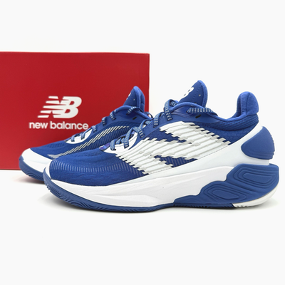 New Balance Men's 9.5 / Women's 11 WIDE D Two WXY V5 Basketball