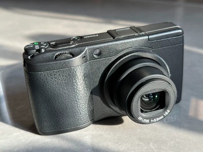 Ricoh GR Digital II GRD2 Compact Digital Camera Built-in Flash