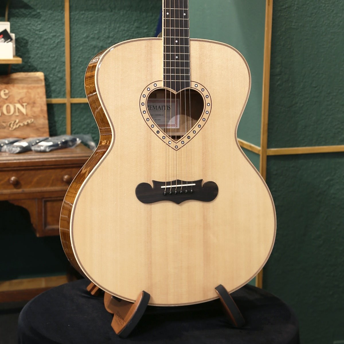 Acoustic Electric Guitar Zemaitis AAJ-1000HSD-E Jumbo Fishman