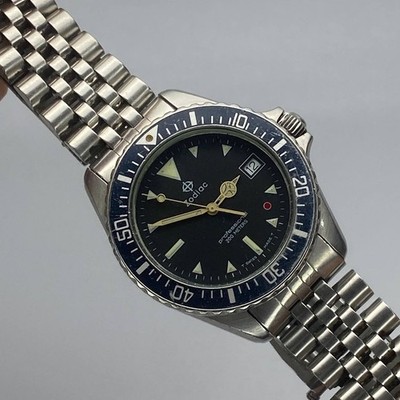 Vintage Swiss Zodiac Red Dot Professional 200 Quartz Dive Watch