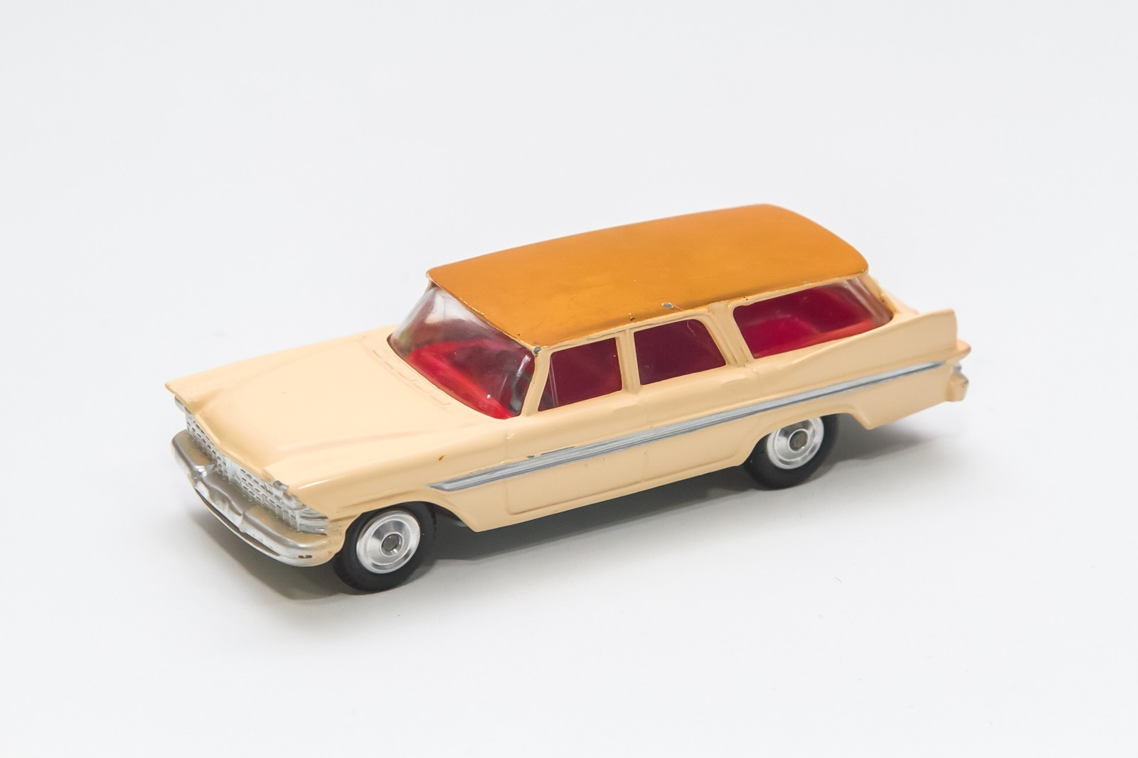 Corgi 219, Plymouth Suburban - Free Price Guide & Review