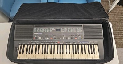 Yamaha PSR-500 Keyboard with Case, Stand and AC Power Adapter In