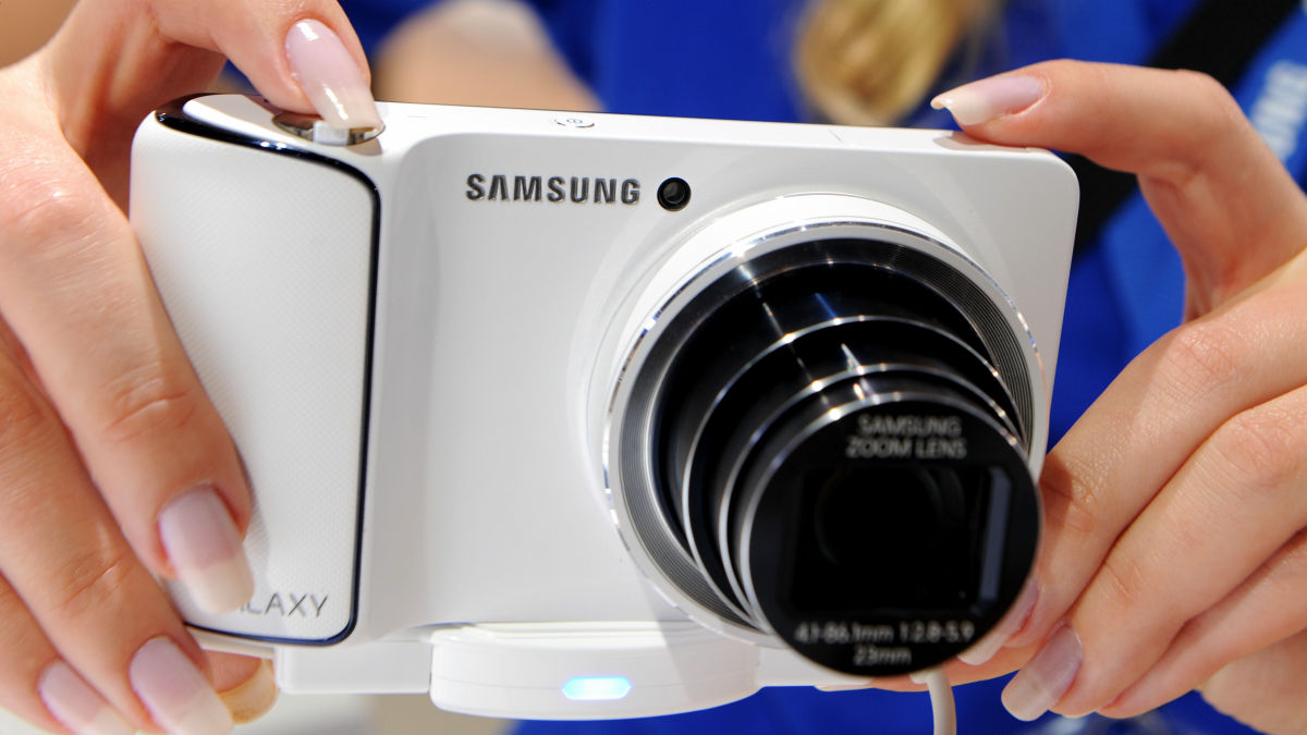 4G対応の21倍ズームAndroidデジカメ「GALAXY Camera」実機レビュー