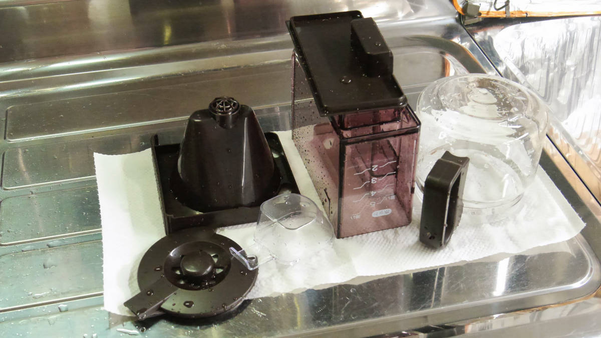 ボタン2タッチで生豆から焙煎・ドリップができるコーヒーメーカー