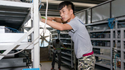 高騰し続ける仮想通貨Bitcoinを掘る世界最大のマイニング工場に潜入、2