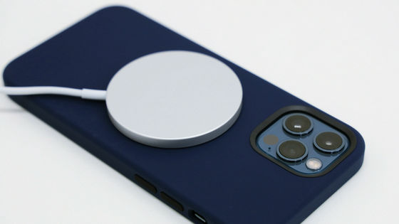 iPhone 12 miniのみMagSafe充電器での出力が12Wに制限されることが