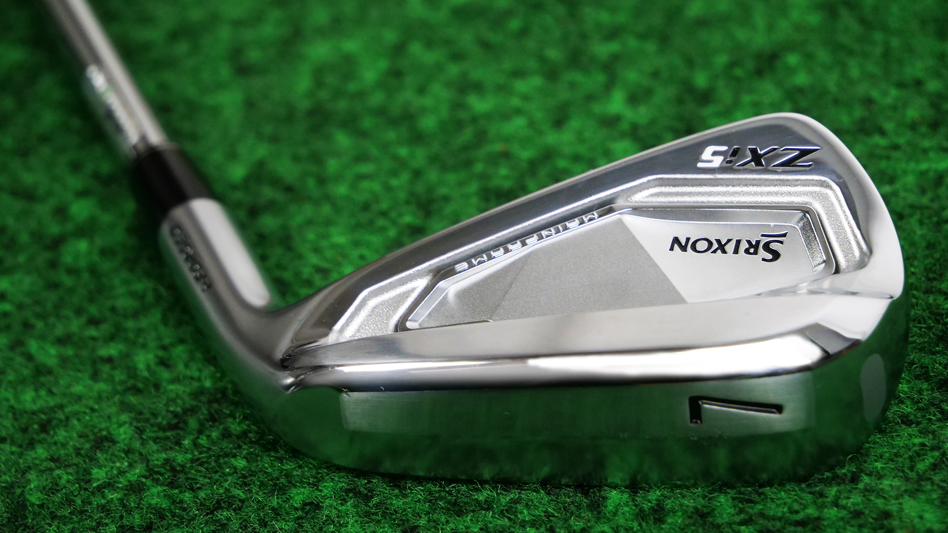 スリクソン ZXi5 アイアンを筒康博が試打「国内女子のど真ん中アイアン