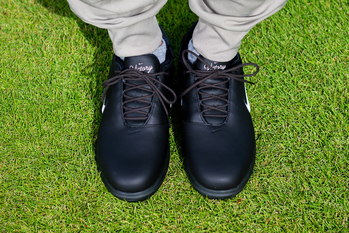 足裏がキラリ☆マキロイのスイングを支える“星のたわみ”とは ナイキ