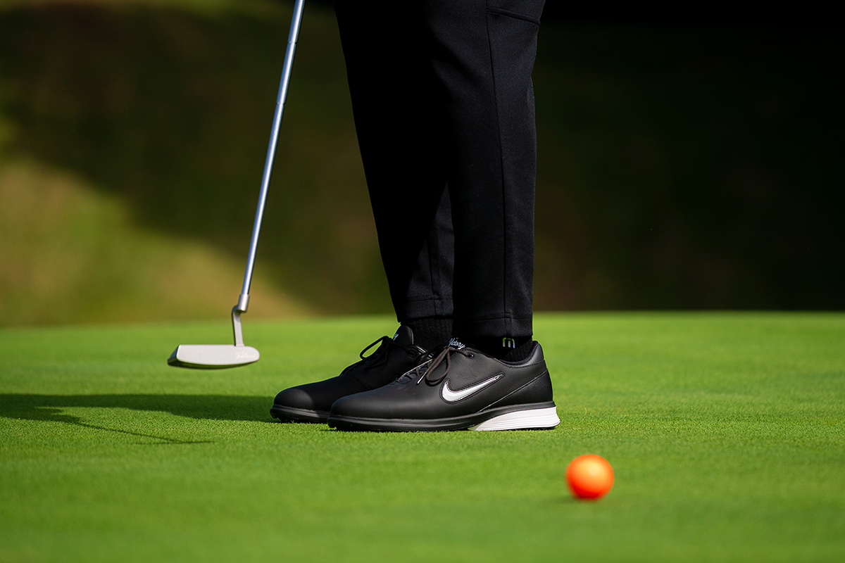 足裏がキラリ☆マキロイのスイングを支える“星のたわみ”とは ナイキ