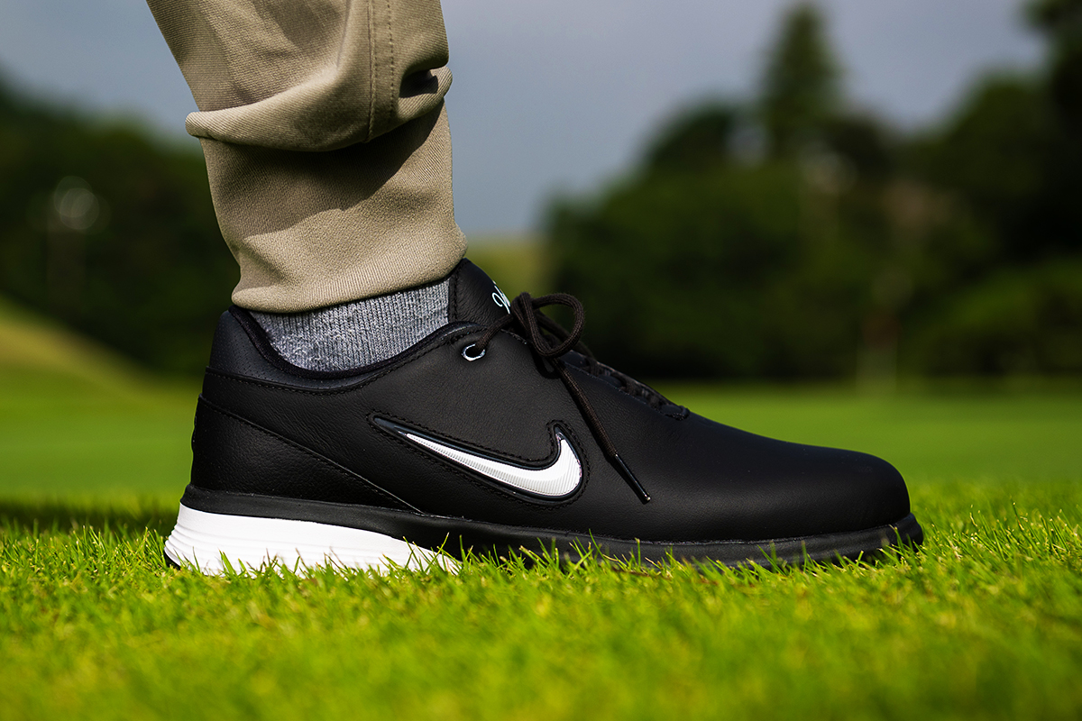 足裏がキラリ☆マキロイのスイングを支える“星のたわみ”とは ナイキ