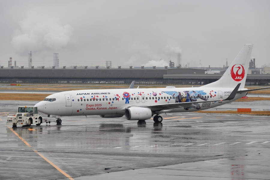 JALガンダムJET」が運航開始 JAL、3機の万博記念機で機運醸成へ - 観光