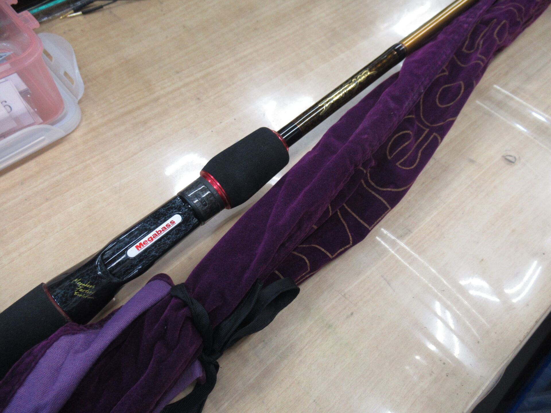 メガバスのデストロイヤートマホークGT3 F4－610GT3 紫竜6