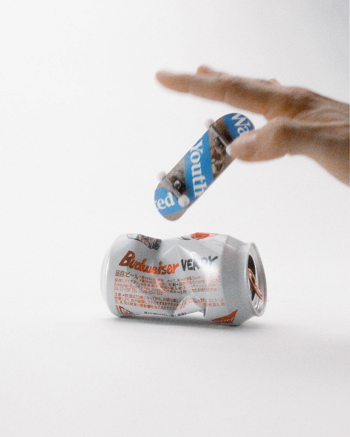 VERDY「ウェイステッドユース」が「バドワイザー」とコラボ - TOKION