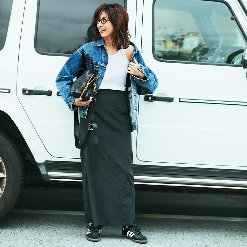 東原亜希さん「家族5人乗せての長時間運転」は“楽ちんタイトスカート