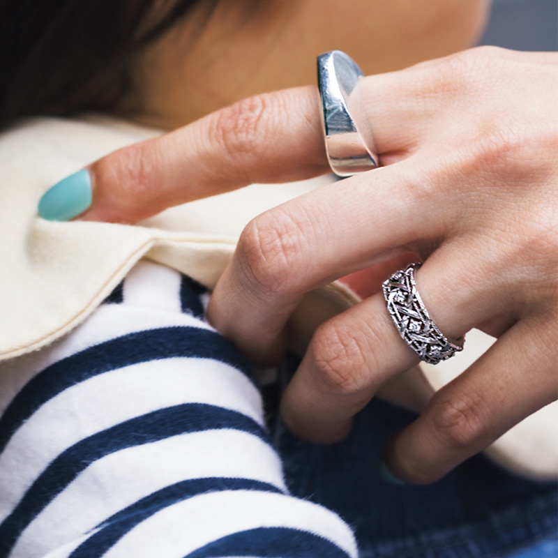 モード派ママの手元に【ブランイリス】人気上昇中！ボリュームリング