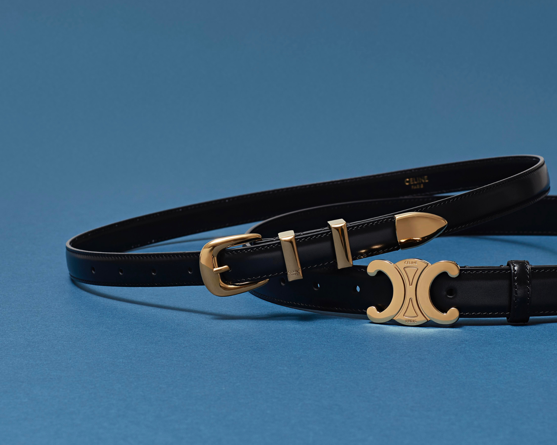 デニムの刷新に「セリーヌのベルト2本」が役立つ理由 【VERYNaVY編集者