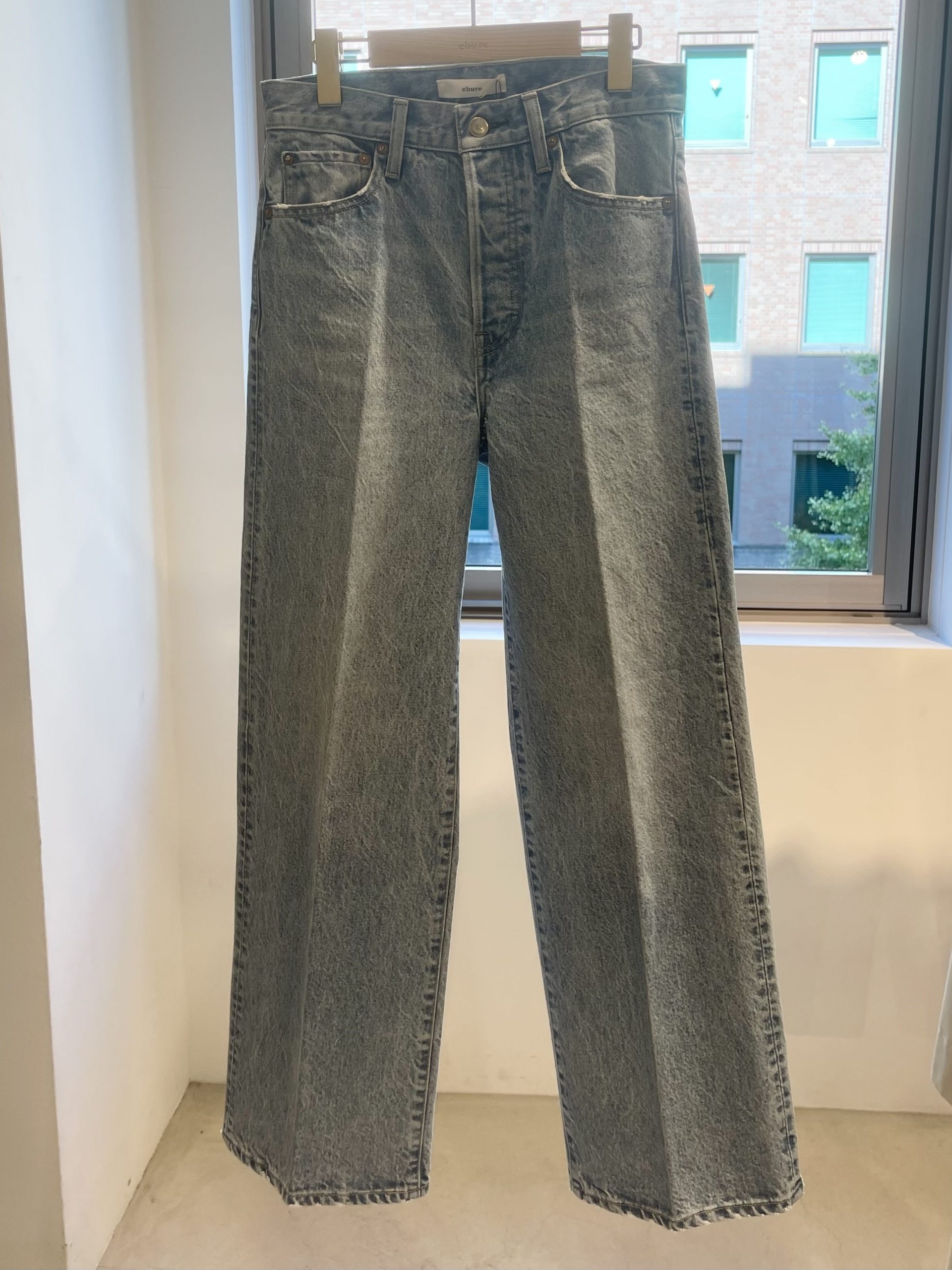 30代40代におすすめ「美脚＆脚長デニム」2選！センタープレスもいい | VERY