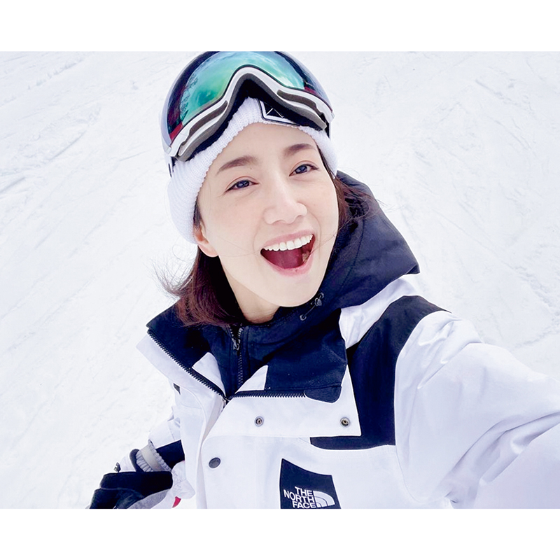 東原亜希さんの『子連れスキー』オシャレ総まとめ！必需品やウェア選び