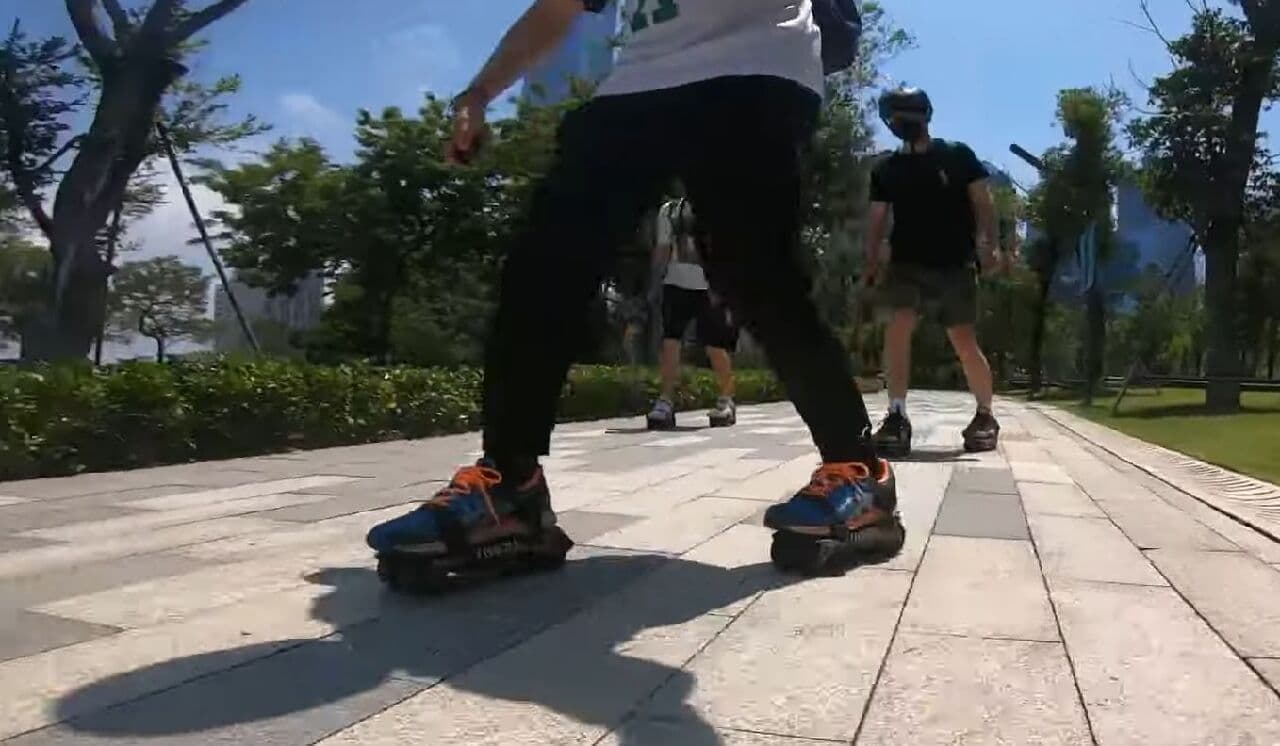 スニーカーに取り付ける電動ローラースケート Airtrick E-Skates「A1