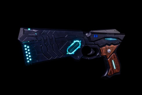 自動変形する実物大「ドミネーター」、Cerevoが復刻 アニメ