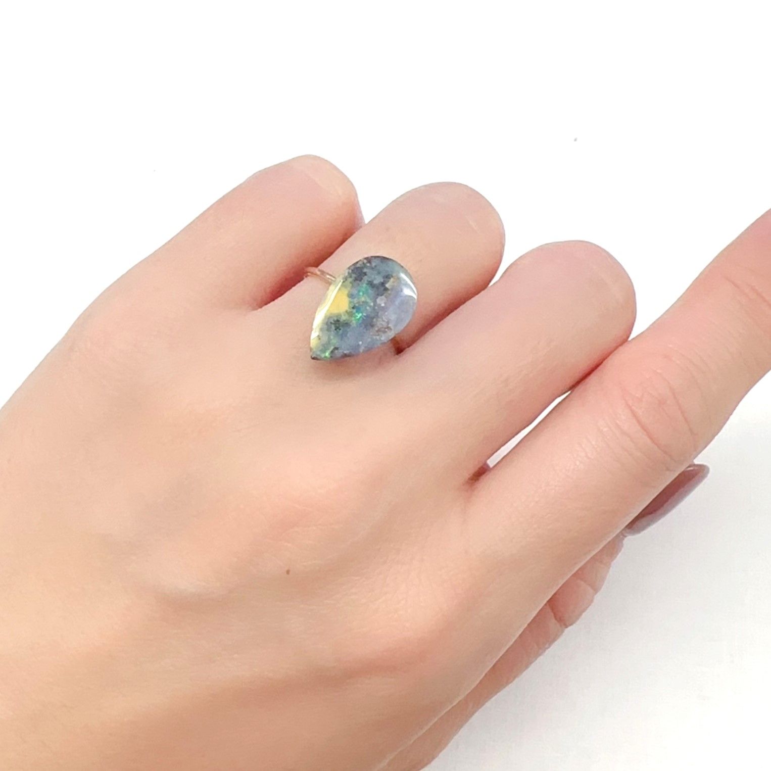 ボルダーオパール 原石磨き オーストラリア産 4.02ct / 16.6x10.2mm